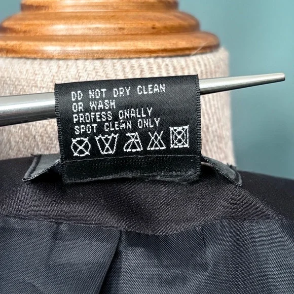 Vintage Laurence Kazar Beaded Silk Tuxedo Blazer | Size 6 | Black Evening Jacket - Picture 9 of 9